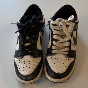 Nike Black White Sneakers | Low Top | Classic Street Style | Size 5